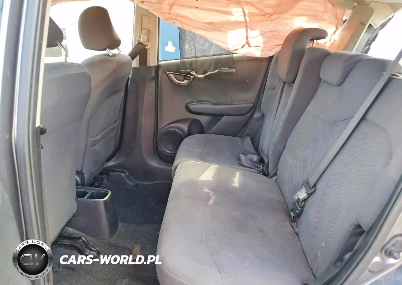 2013 Honda Fit VIN:JHMGE8H37DC025803 - 10