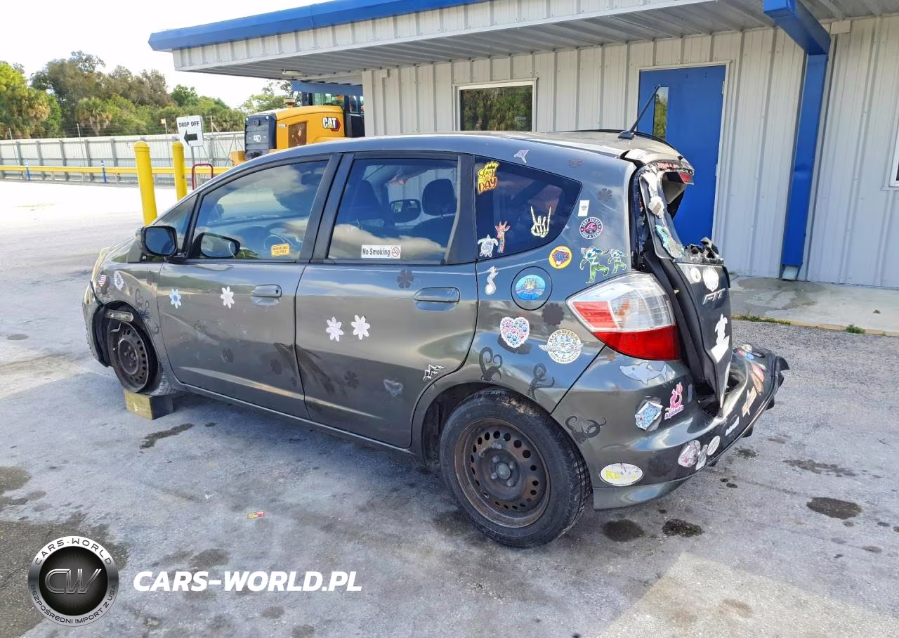 2013 Honda Fit VIN:JHMGE8H37DC025803 - 2