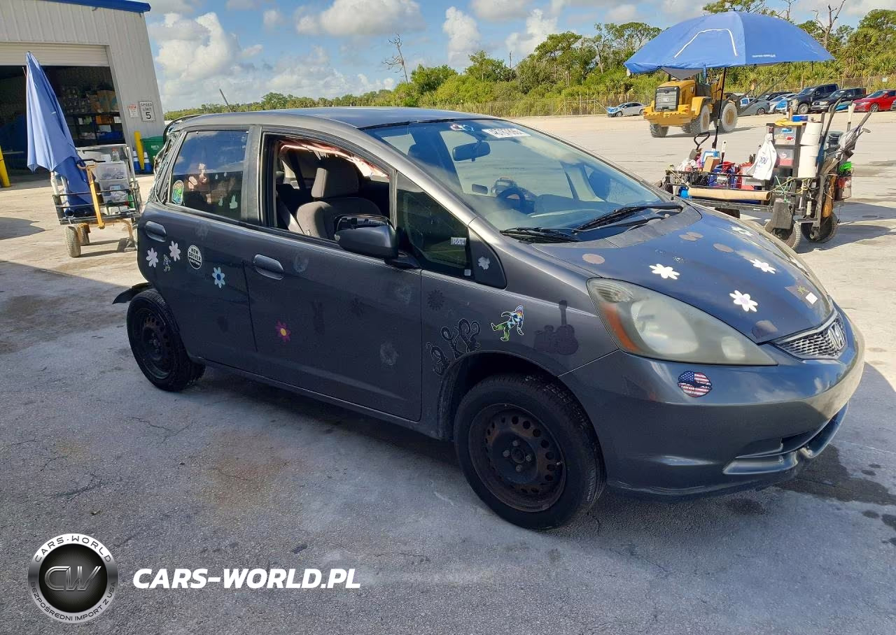 2013 Honda Fit VIN:JHMGE8H37DC025803 - 4