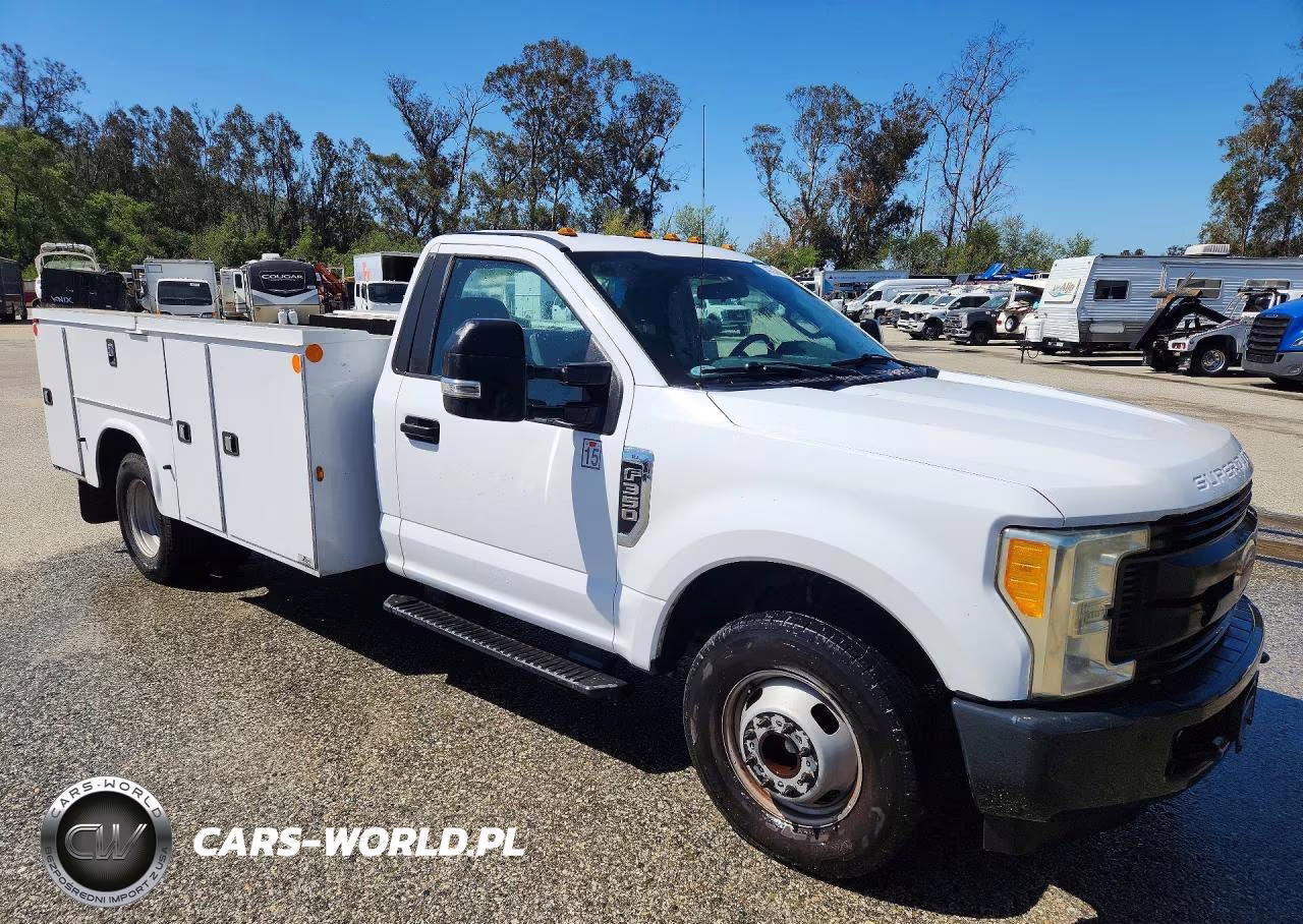 2017 Ford F350 Super Duty Utility - Service Truck VIN:1FDRF3G62HEC47452 - 4