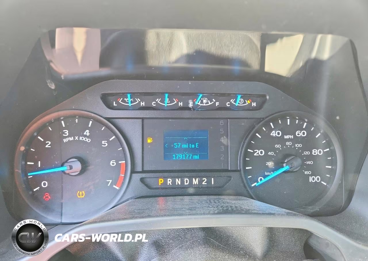 2017 Ford F350 Super Duty Utility - Service Truck VIN:1FDRF3G62HEC47452 - 9