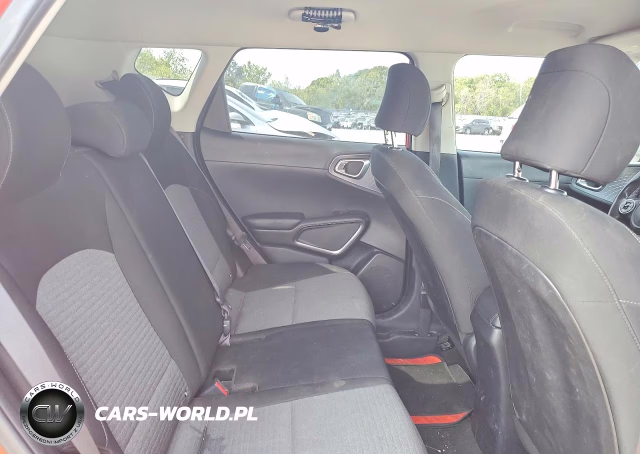 2020 Kia Soul VIN:KNDJ63AU0L7070325 - 10
