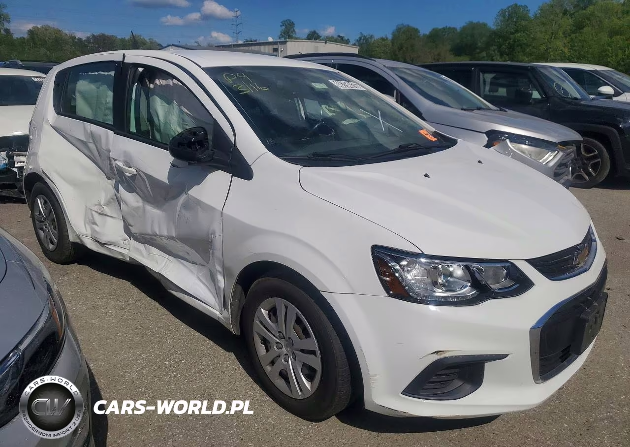 2018 Chevrolet Sonic VIN:1G1JG6SH1J4105526 - 4