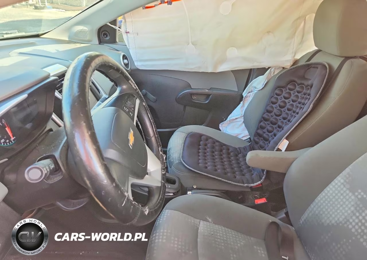 2018 Chevrolet Sonic VIN:1G1JG6SH1J4105526 - 7