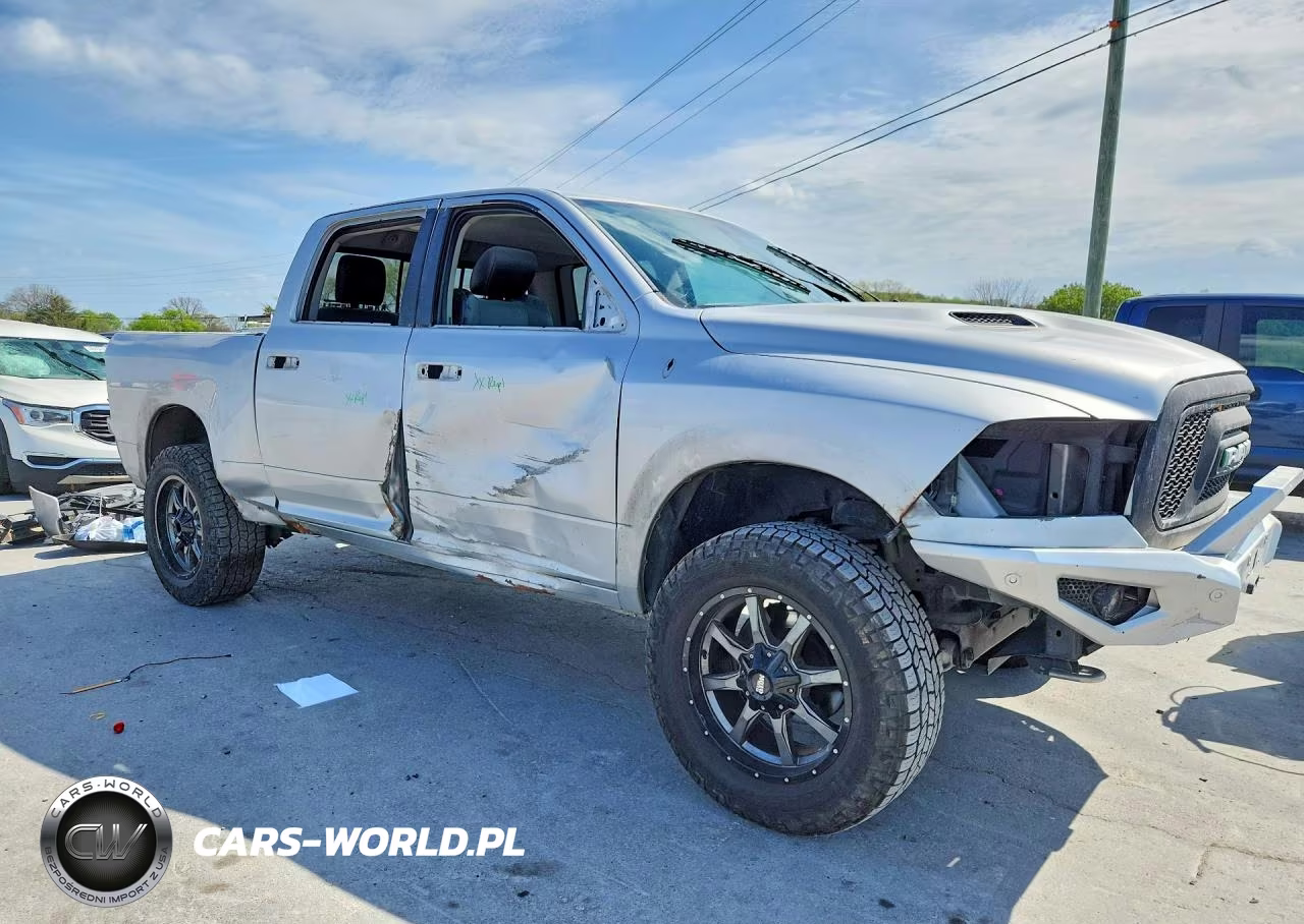 2017 Ram 1500 Sport VIN:1C6RR7MT5HS713753 - 4