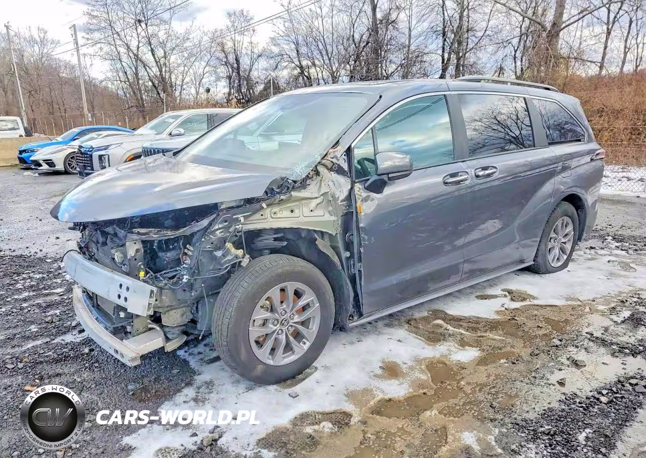 2025 Toyota Sienna Xle