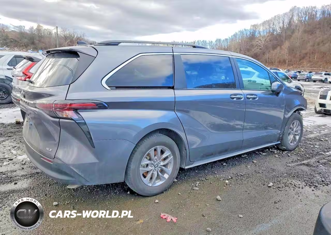 2025 Toyota Sienna Xle VIN:5TDYRKEC6SS242010 - 3