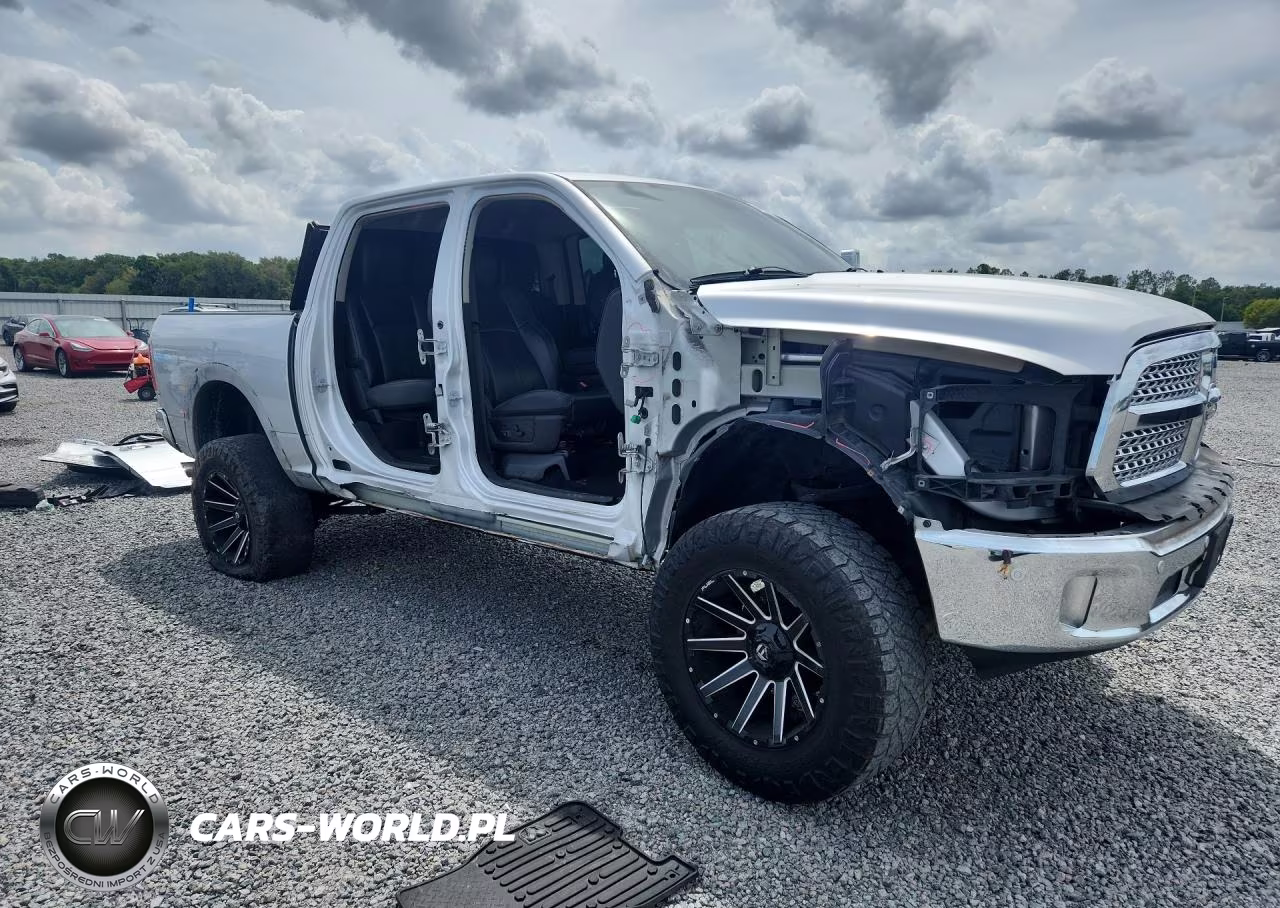 2017 Ram 1500 Laramie VIN:1C6RR7NM1HS881798 - 4