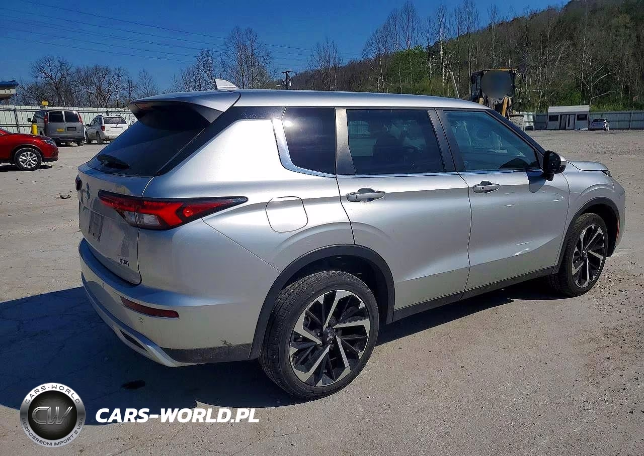 2023 Mitsubishi Outlander Se VIN:JA4J3UA83PZ031444 - 3