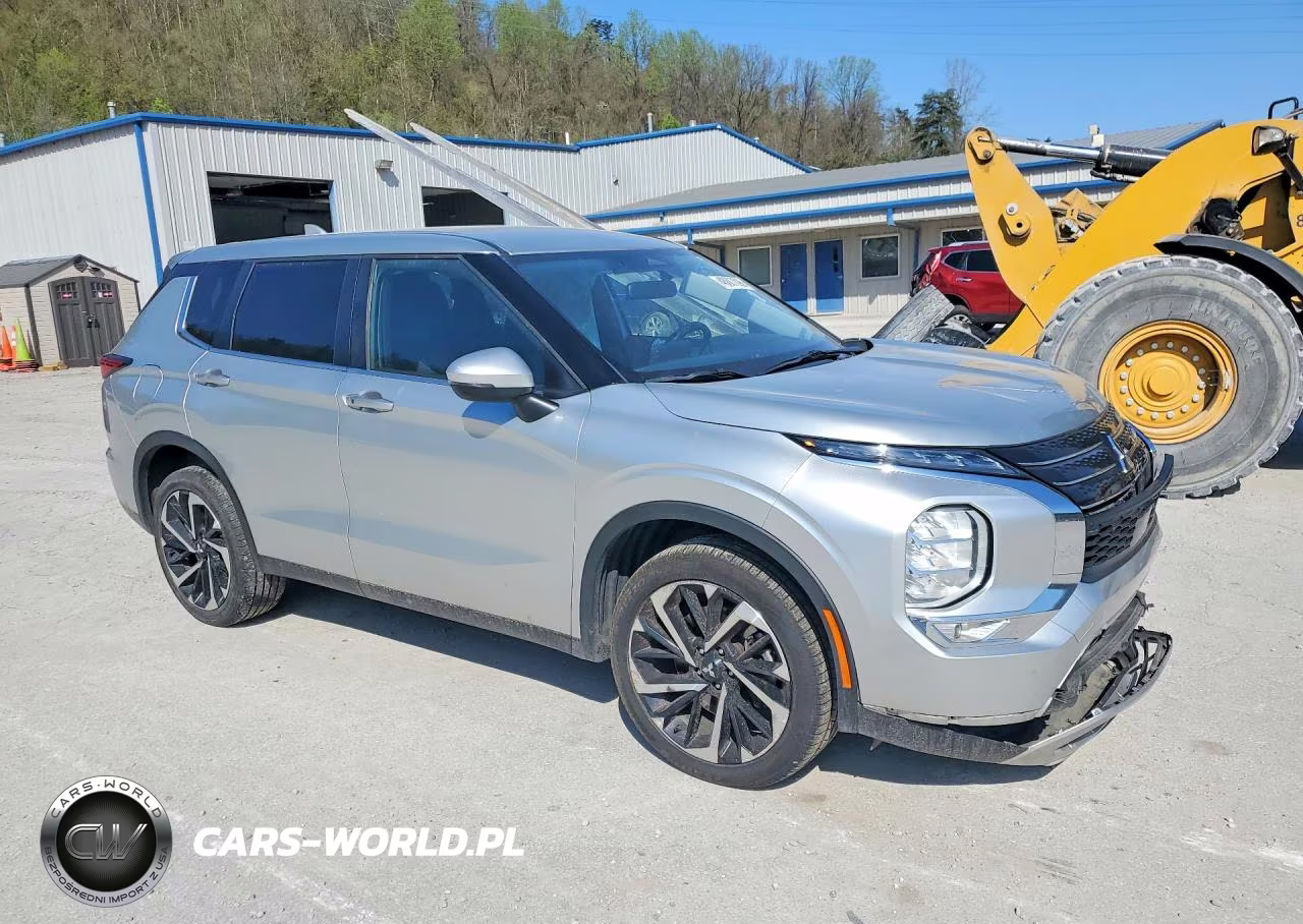 2023 Mitsubishi Outlander Se VIN:JA4J3UA83PZ031444 - 4