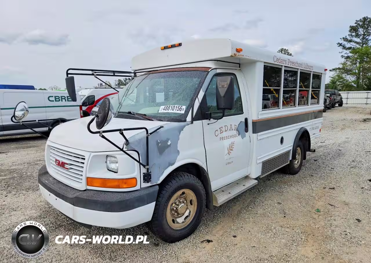 2004 GMC Savana Cutaway G3500