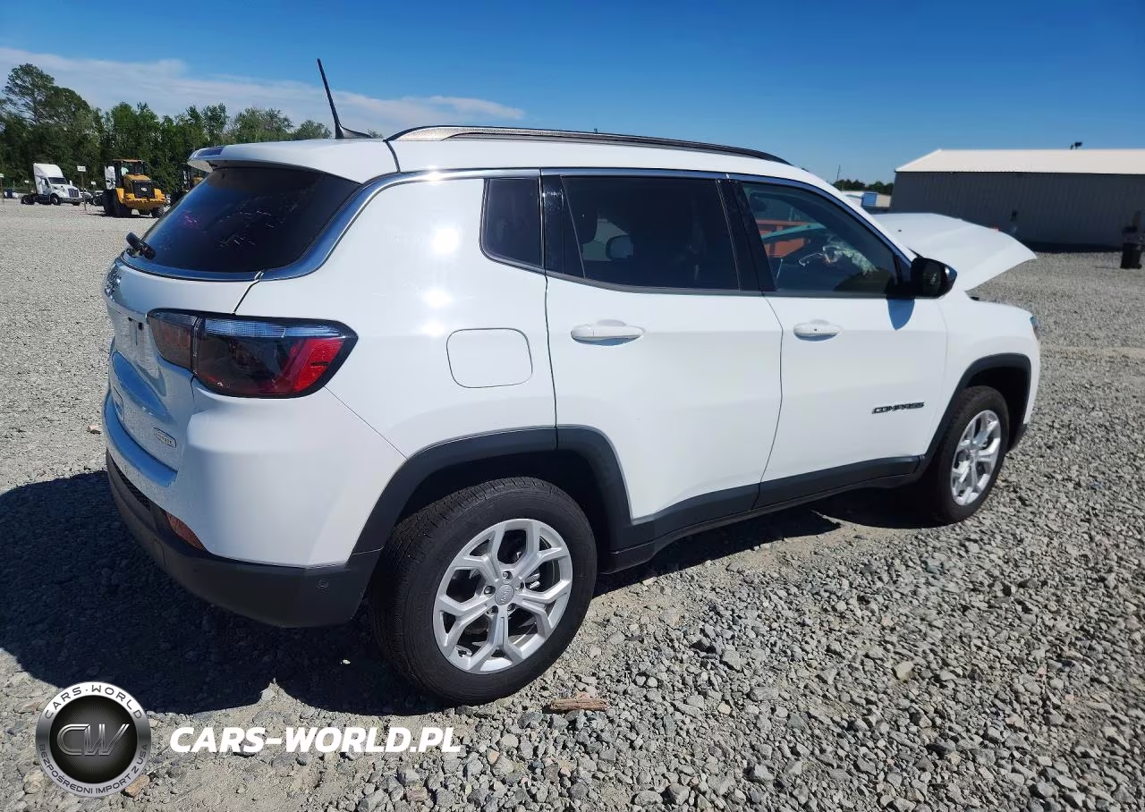 2024 Jeep Compass Latitude VIN:3C4NJDBN0RT115703 - 3