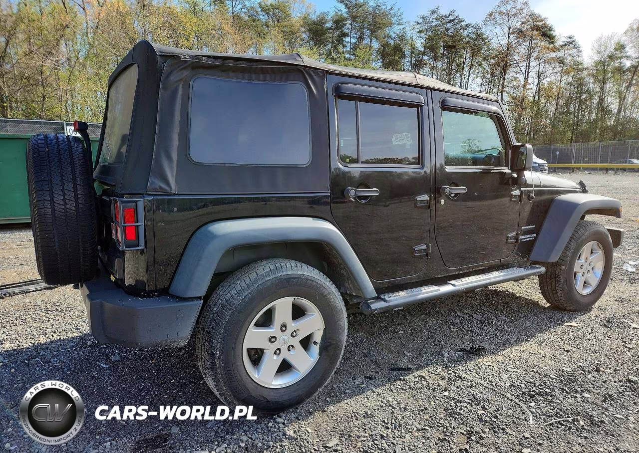 2013 Jeep Wrangler Unlimited Sport VIN:1C4BJWDG7DL643093 - 3