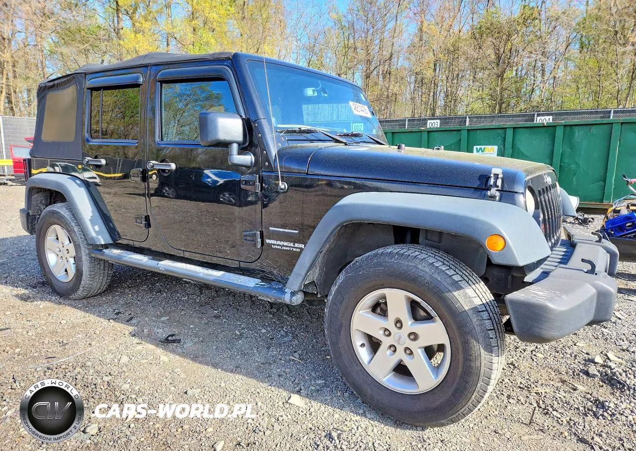 2013 Jeep Wrangler Unlimited Sport VIN:1C4BJWDG7DL643093 - 4