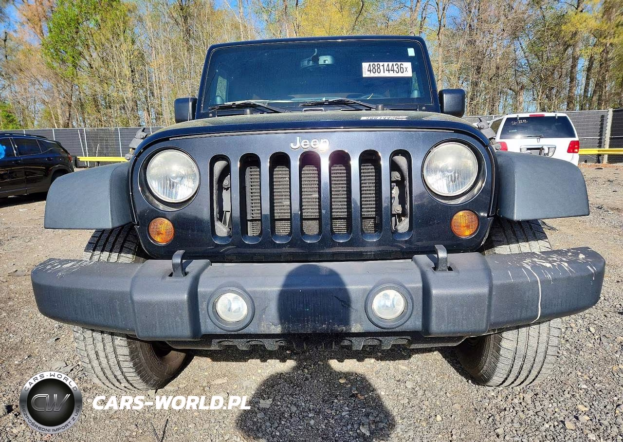 2013 Jeep Wrangler Unlimited Sport VIN:1C4BJWDG7DL643093 - 5