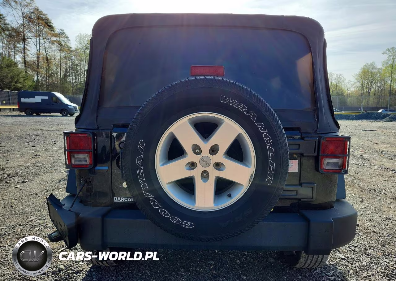 2013 Jeep Wrangler Unlimited Sport VIN:1C4BJWDG7DL643093 - 6