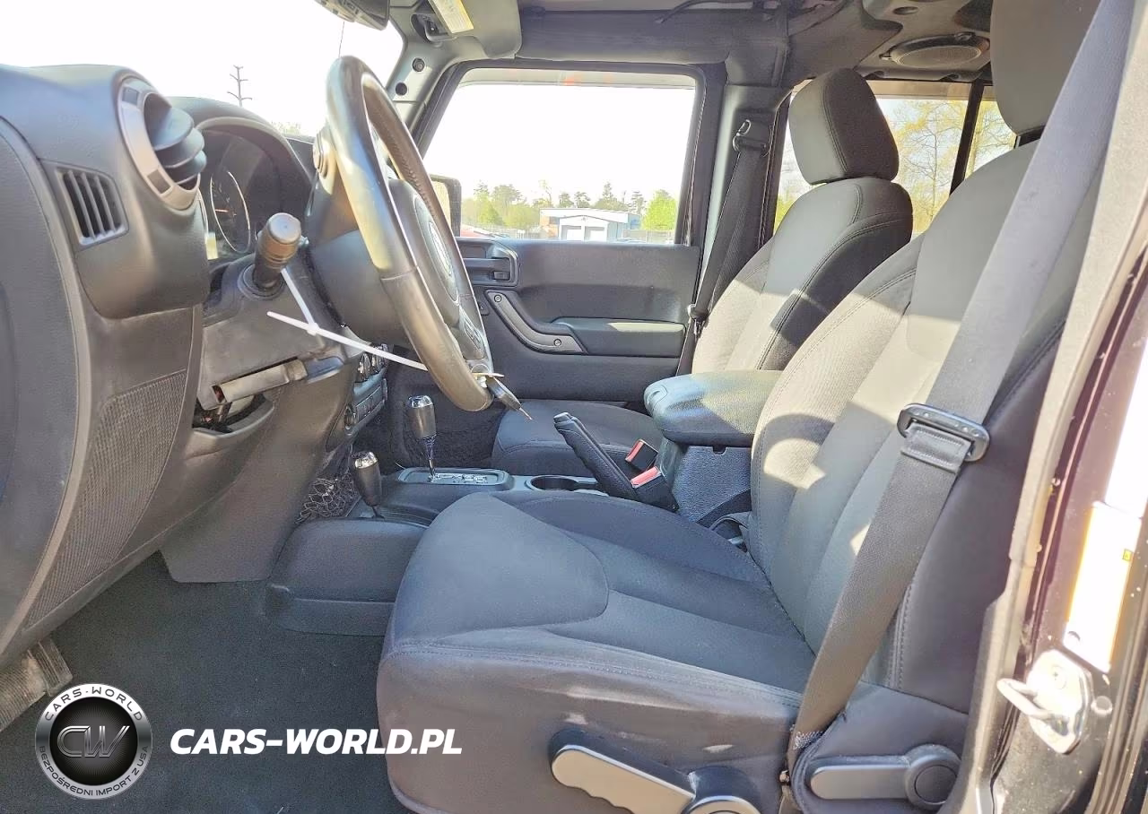 2013 Jeep Wrangler Unlimited Sport VIN:1C4BJWDG7DL643093 - 7