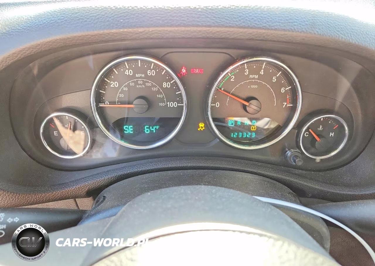 2013 Jeep Wrangler Unlimited Sport VIN:1C4BJWDG7DL643093 - 9