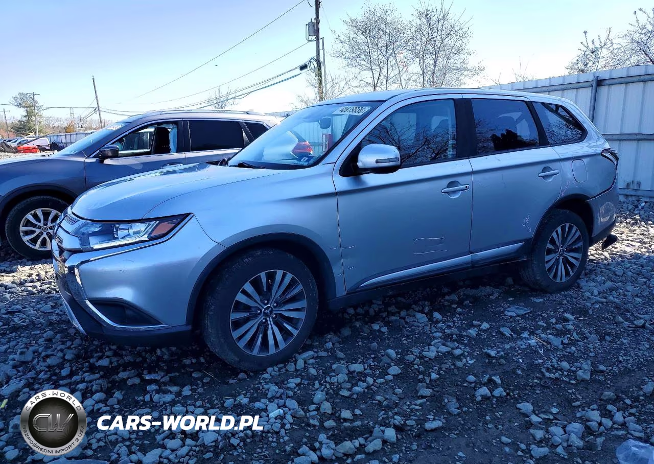 2020 Mitsubishi Outlander Se – zdjęcie 1 z 13