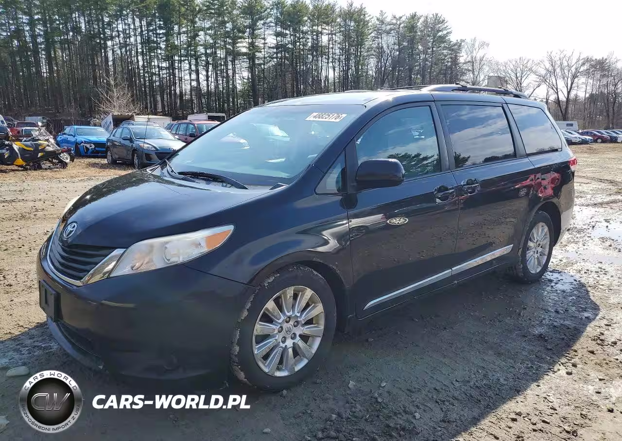2013 Toyota Sienna Le 7-Passenger