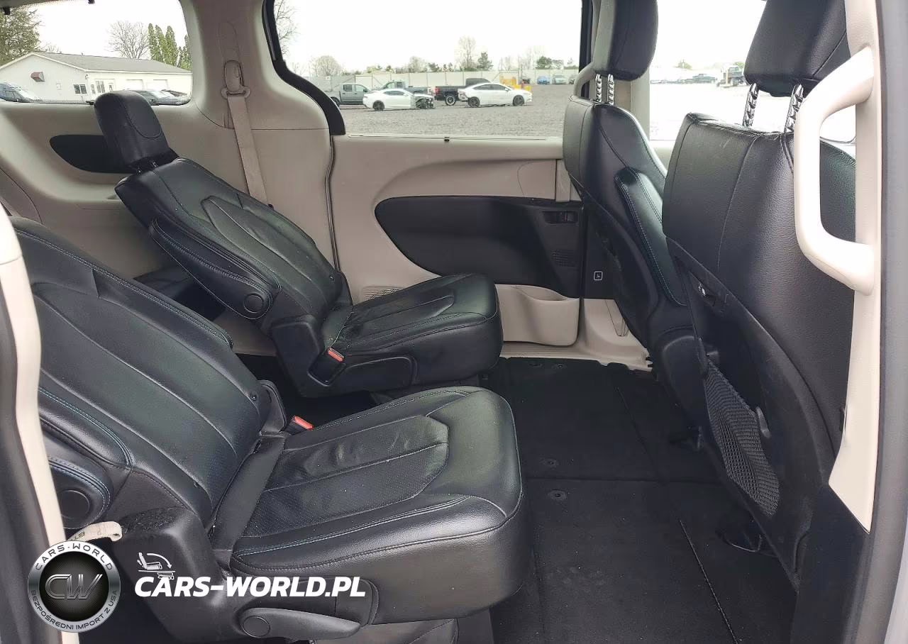2021 Chrysler Pacifica Touring L VIN:2C4RC1BG4MR527565 - 11
