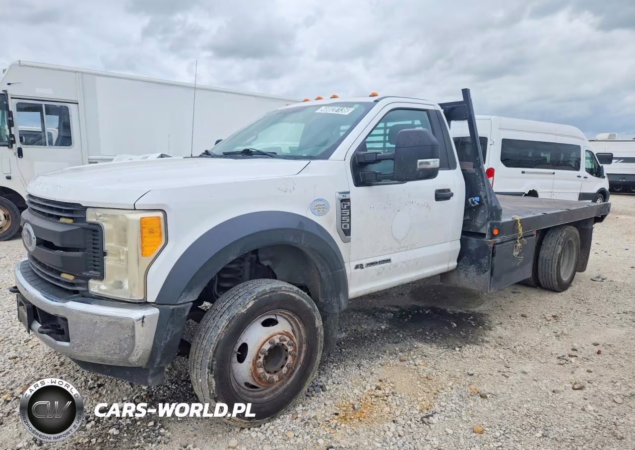 2017 Ford F550 Super Duty Flatbed Truck
