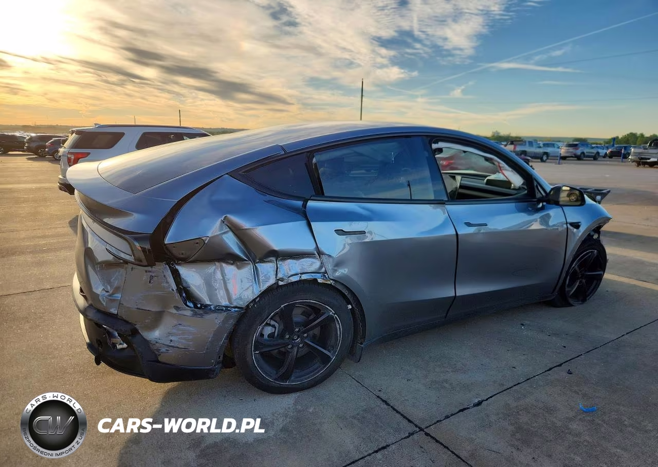 2026 Tesla Model Y VIN:7SAYGDED5TA469141 - 3