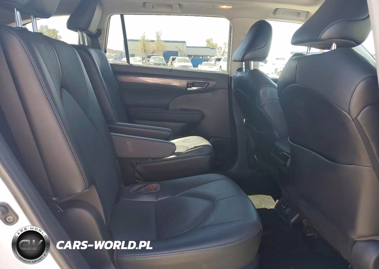 2022 Toyota Highlander VIN:5TDYZRAH2NS100834 - 11