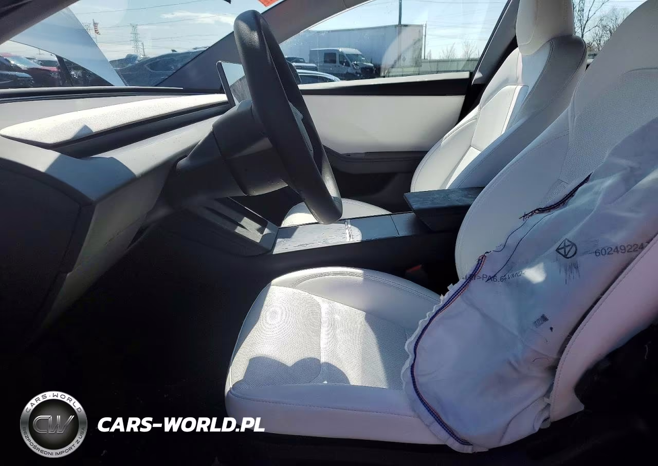 2025 Tesla Model 3 VIN:5YJ3E1EA3SF048585 - 7