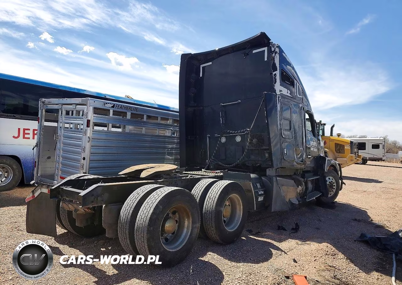 2023 Kenworth T680 Semi Truck VIN:1XKYD49X7PJ258264 - 4