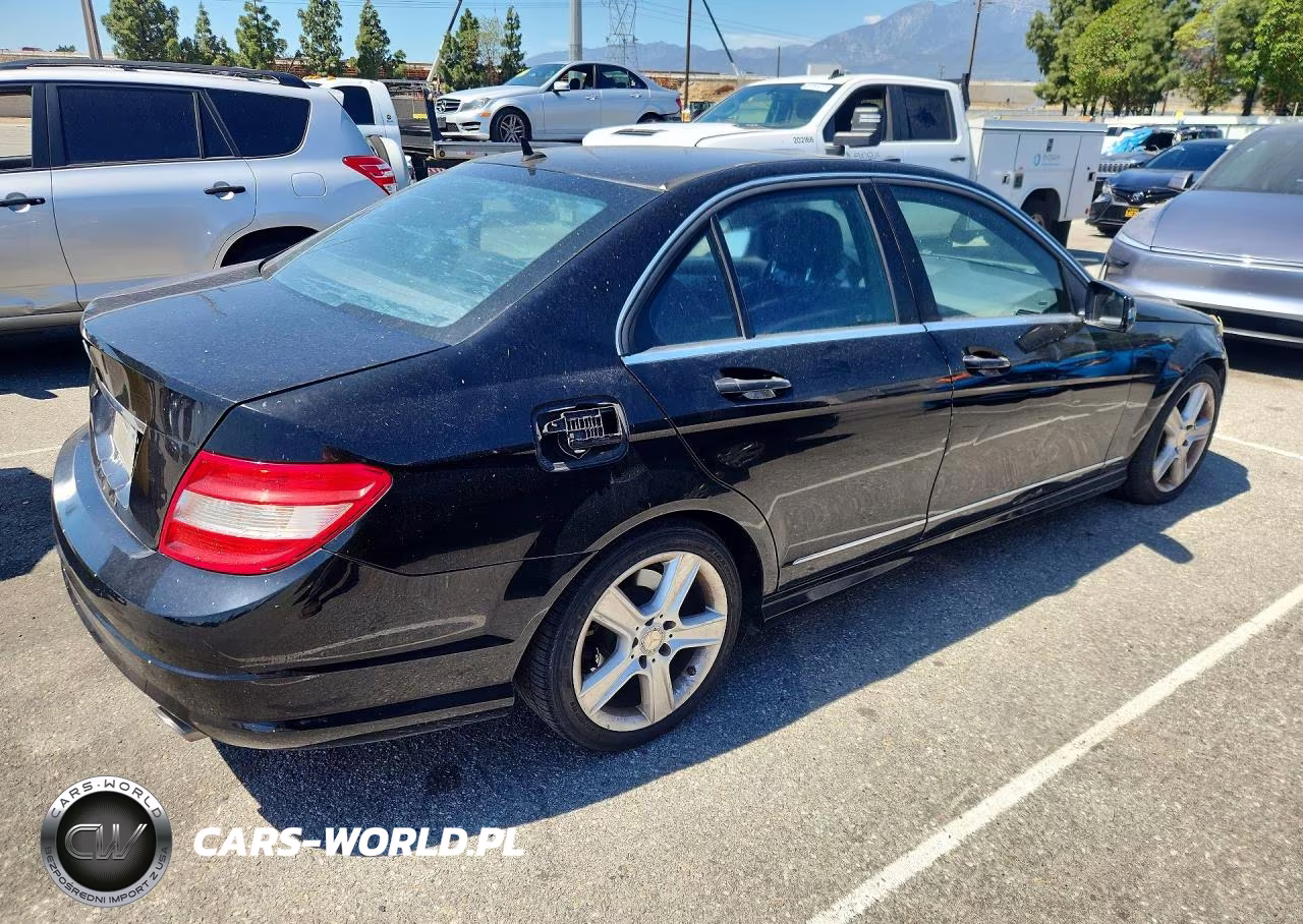 2010 Mercedes-Benz C 300 VIN:WDDGF5EB6AR128251 - 3