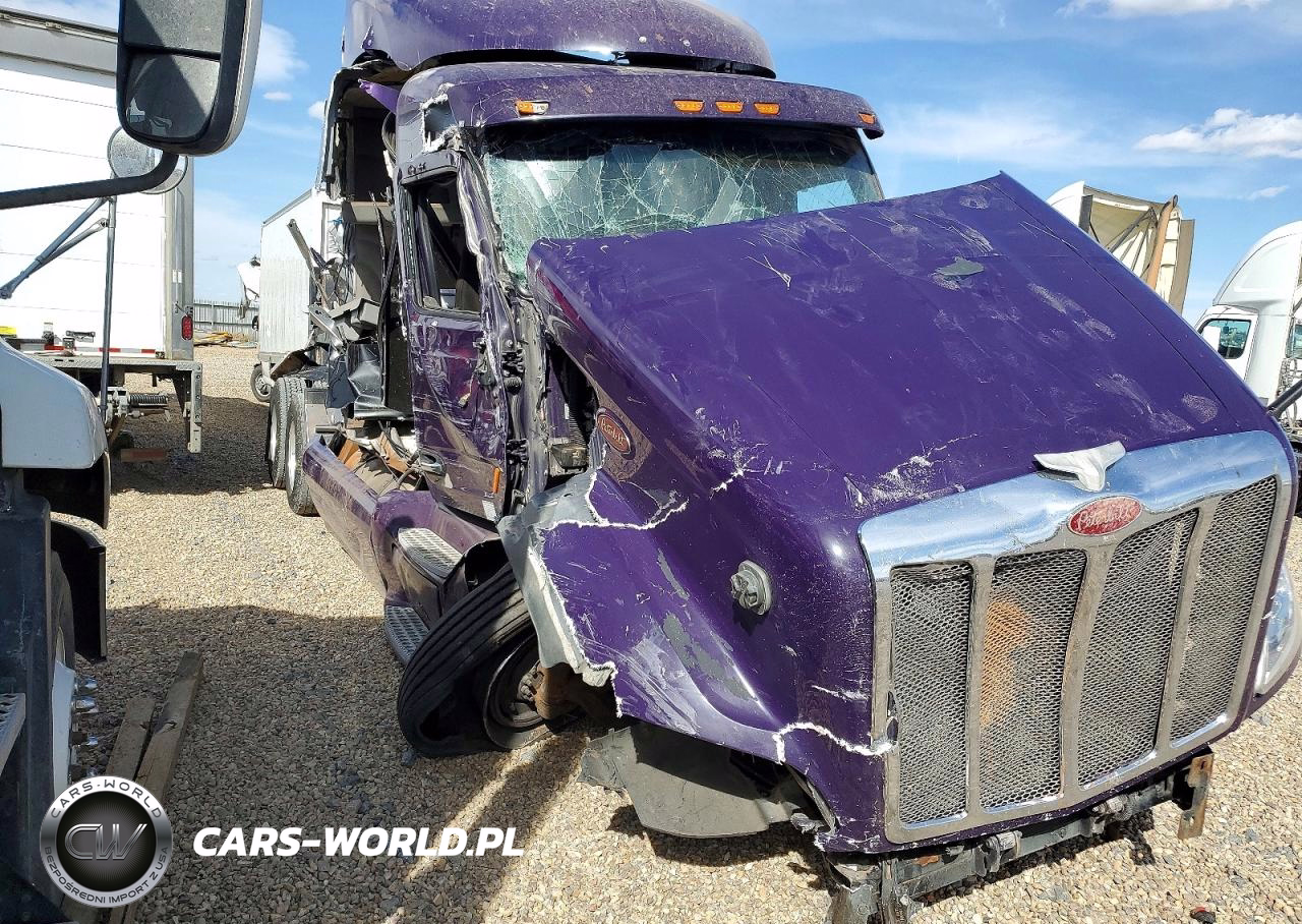 2015 Peterbilt 579 Semi Truck