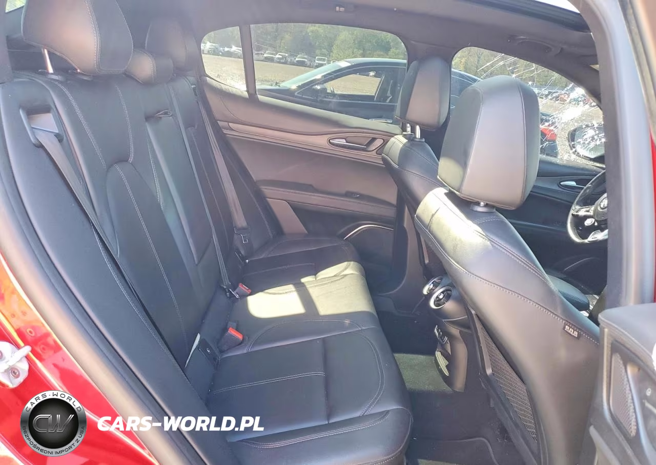 2022 Alfa Romeo Stelvio Ti VIN:ZASPAKBN7N7D47332 - 10