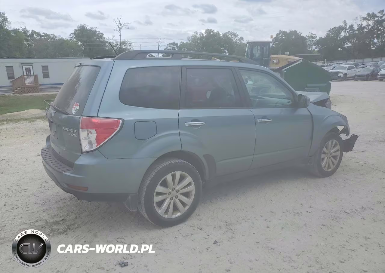 2011 Subaru Forester 2.5X Premium VIN:JF2SHADC1BH721493 - 3
