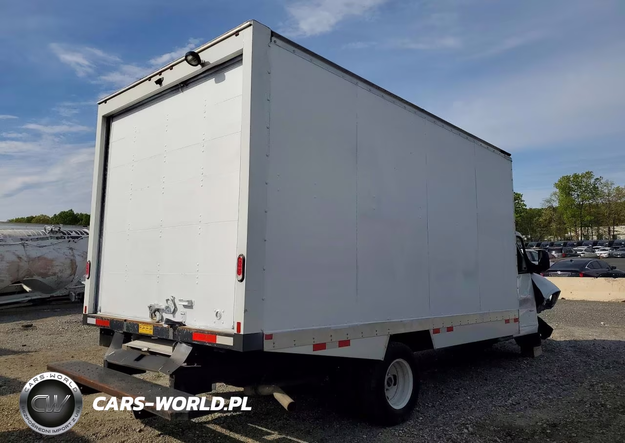 2024 GMC Savana Refrigerated Box Truck VIN:7GZ37TF70RN003997 - 3