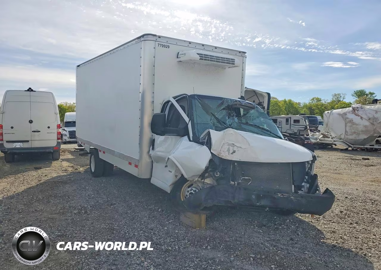 2024 GMC Savana Refrigerated Box Truck VIN:7GZ37TF70RN003997 - 4