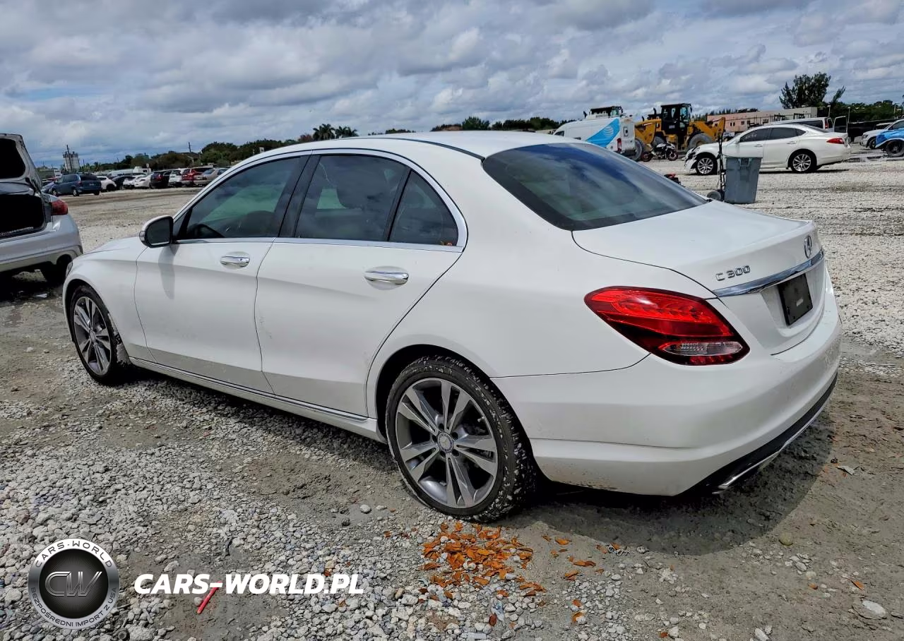 2015 Mercedes-Benz C 300 4Matic VIN:55SWF4KB2FU017941 - 2