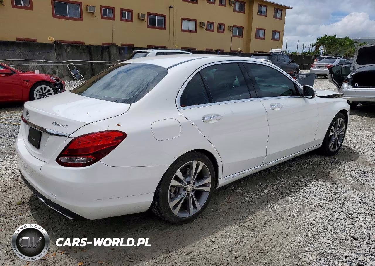 2015 Mercedes-Benz C 300 4Matic VIN:55SWF4KB2FU017941 - 3