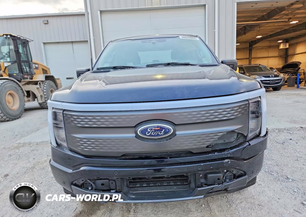 2023 Ford F150 Lightning Pro VIN:1FTVW1EL2PWG30204 - 5