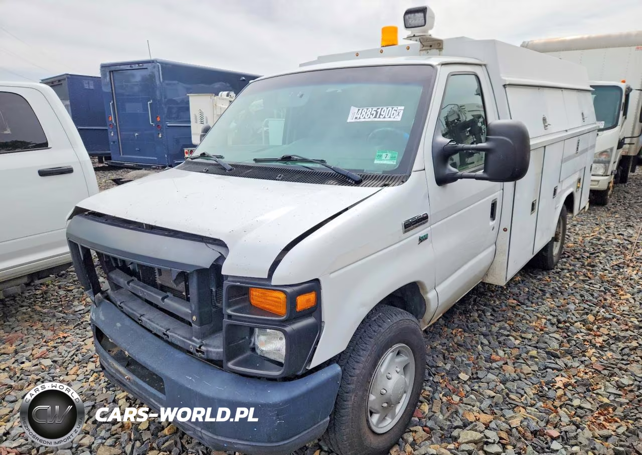 2014 Ford Econoline E350 Super Duty Cutaway Van