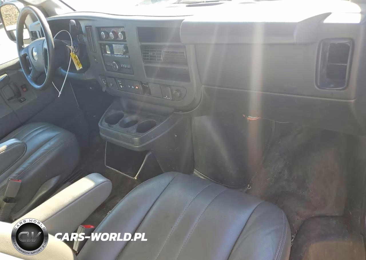 2018 Chevrolet Express 2500 Delivery Van VIN:1GCWGBFP8J1303531 - 8