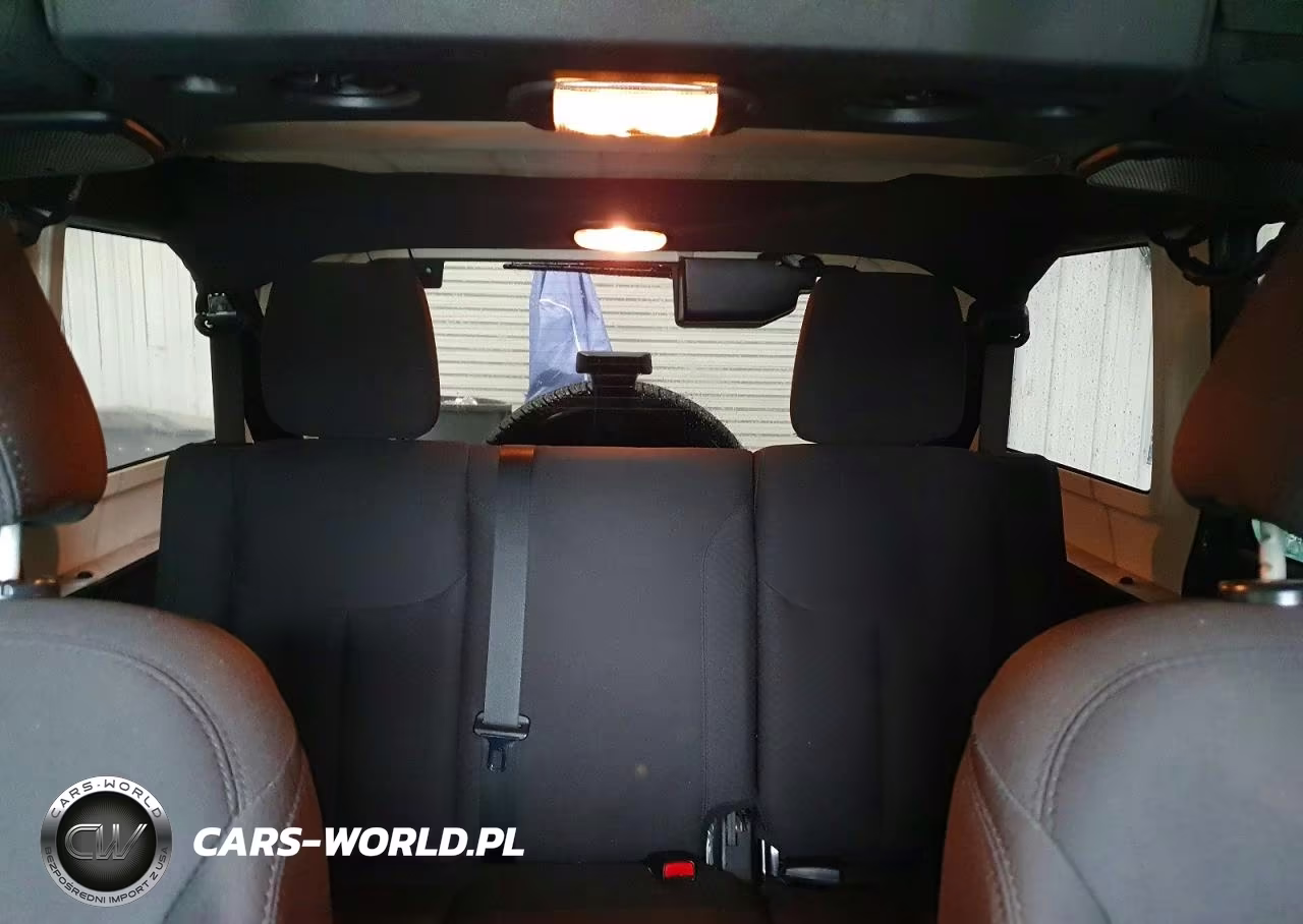 2015 Jeep Wrangler Unlimited Sport VIN:1C4BJWDG6FL586243 - 10