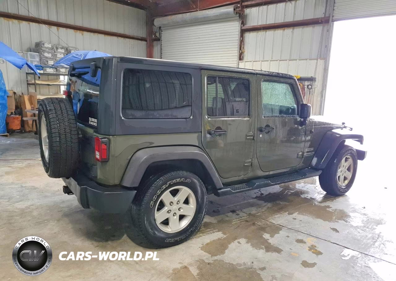 2015 Jeep Wrangler Unlimited Sport VIN:1C4BJWDG6FL586243 - 3