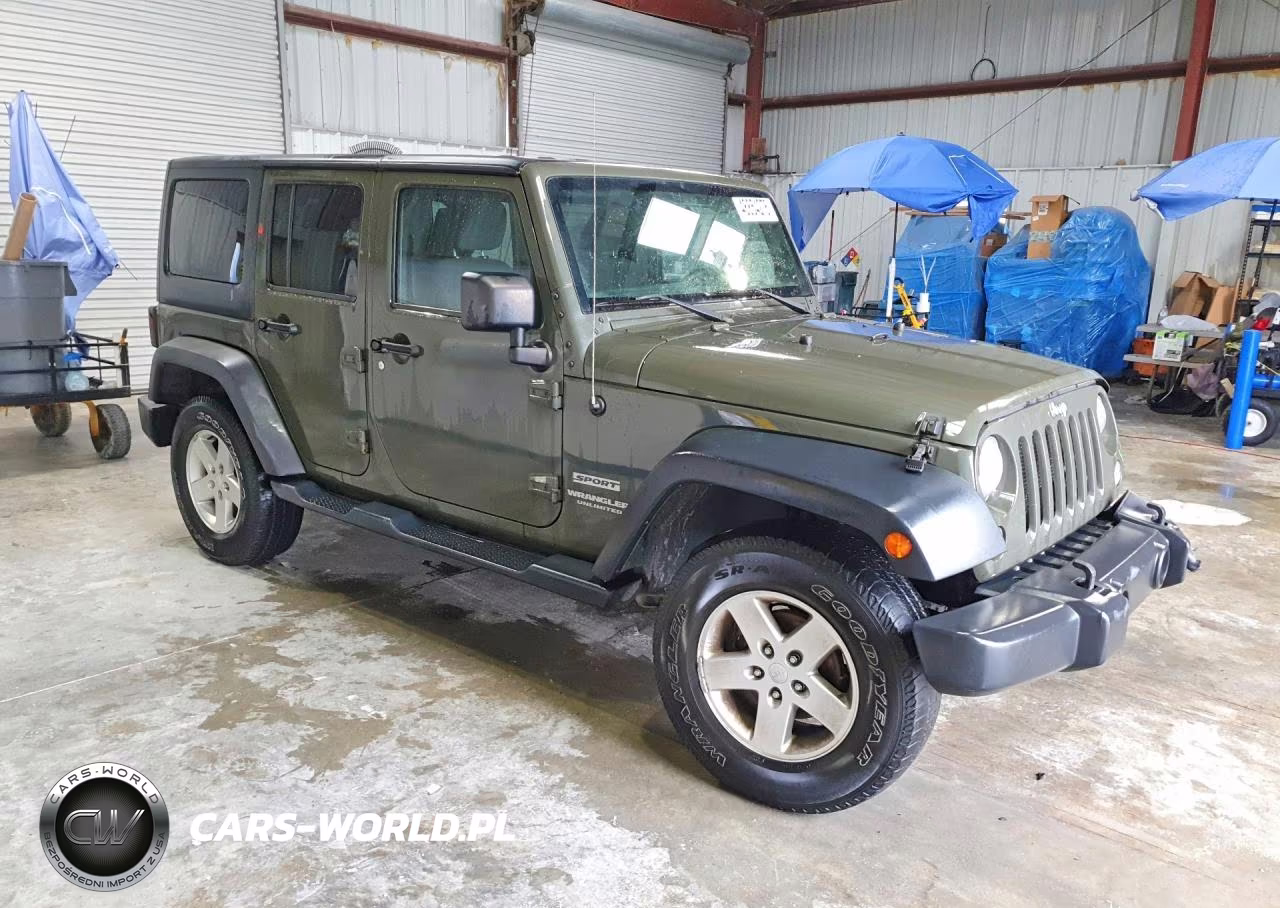 2015 Jeep Wrangler Unlimited Sport VIN:1C4BJWDG6FL586243 - 4