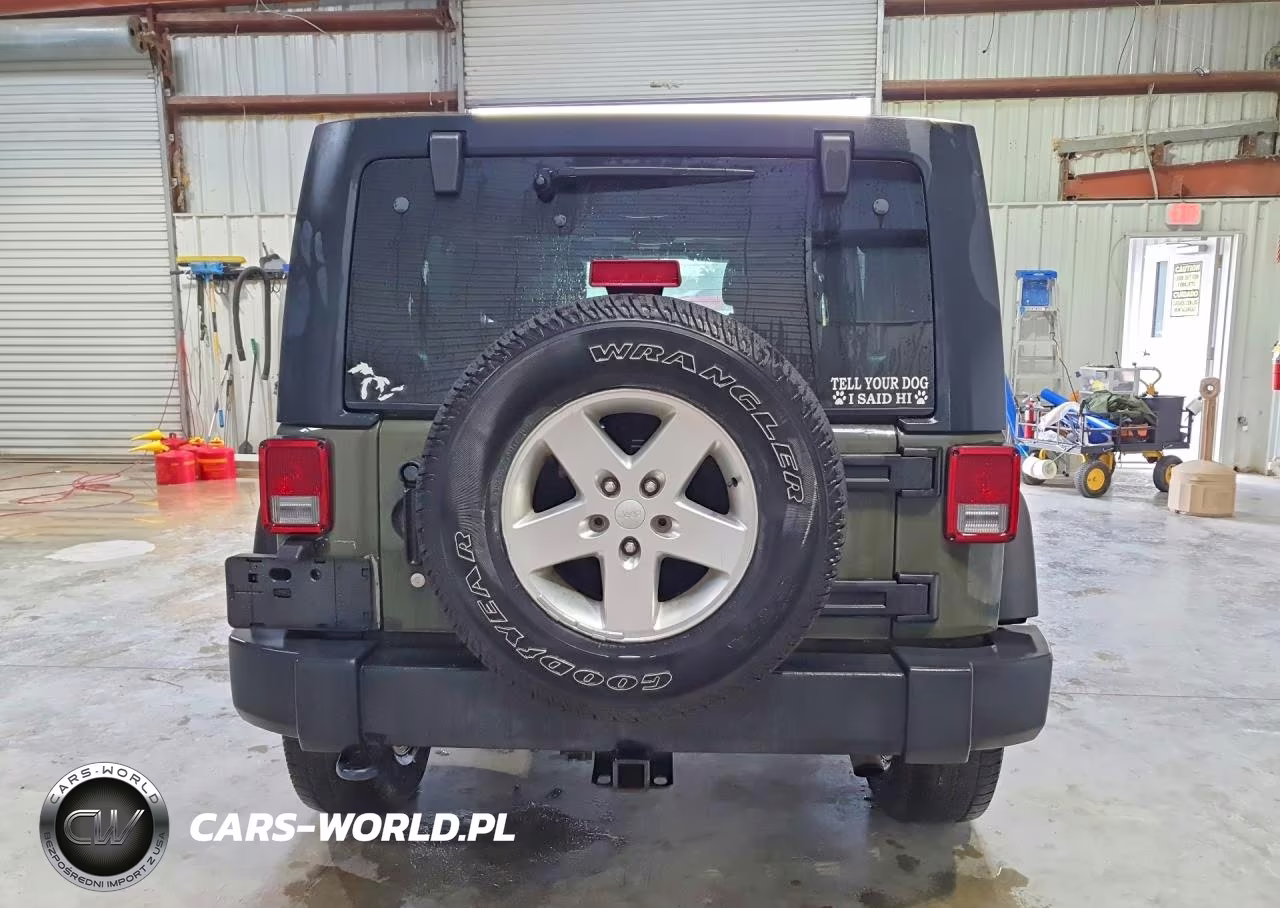2015 Jeep Wrangler Unlimited Sport VIN:1C4BJWDG6FL586243 - 6