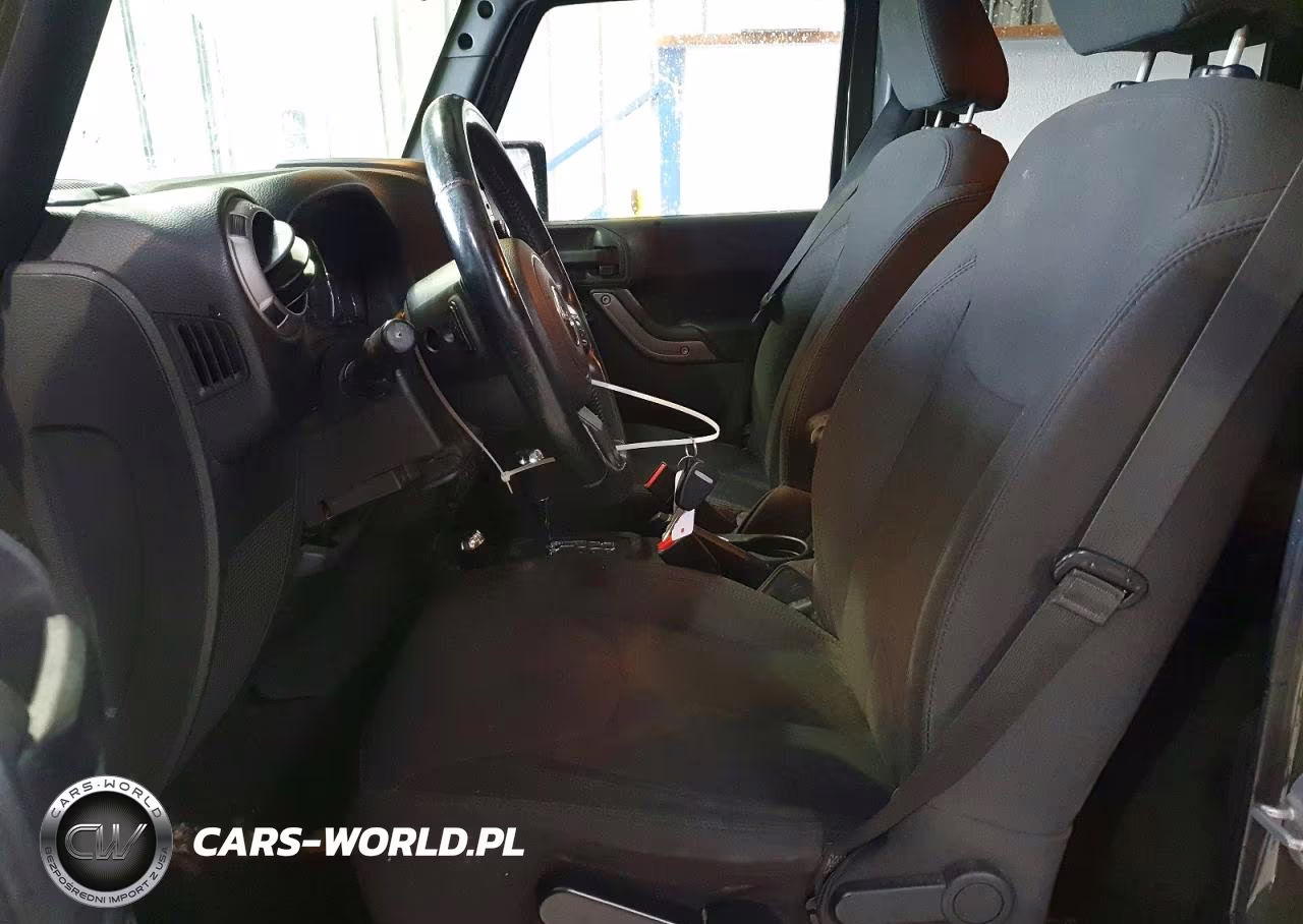 2015 Jeep Wrangler Unlimited Sport VIN:1C4BJWDG6FL586243 - 7