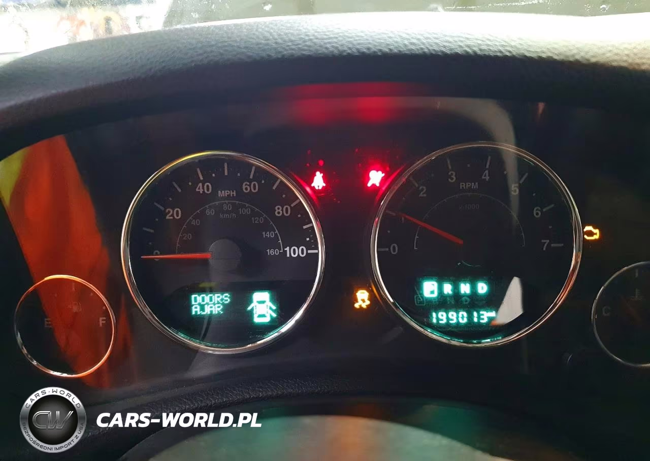 2015 Jeep Wrangler Unlimited Sport VIN:1C4BJWDG6FL586243 - 9