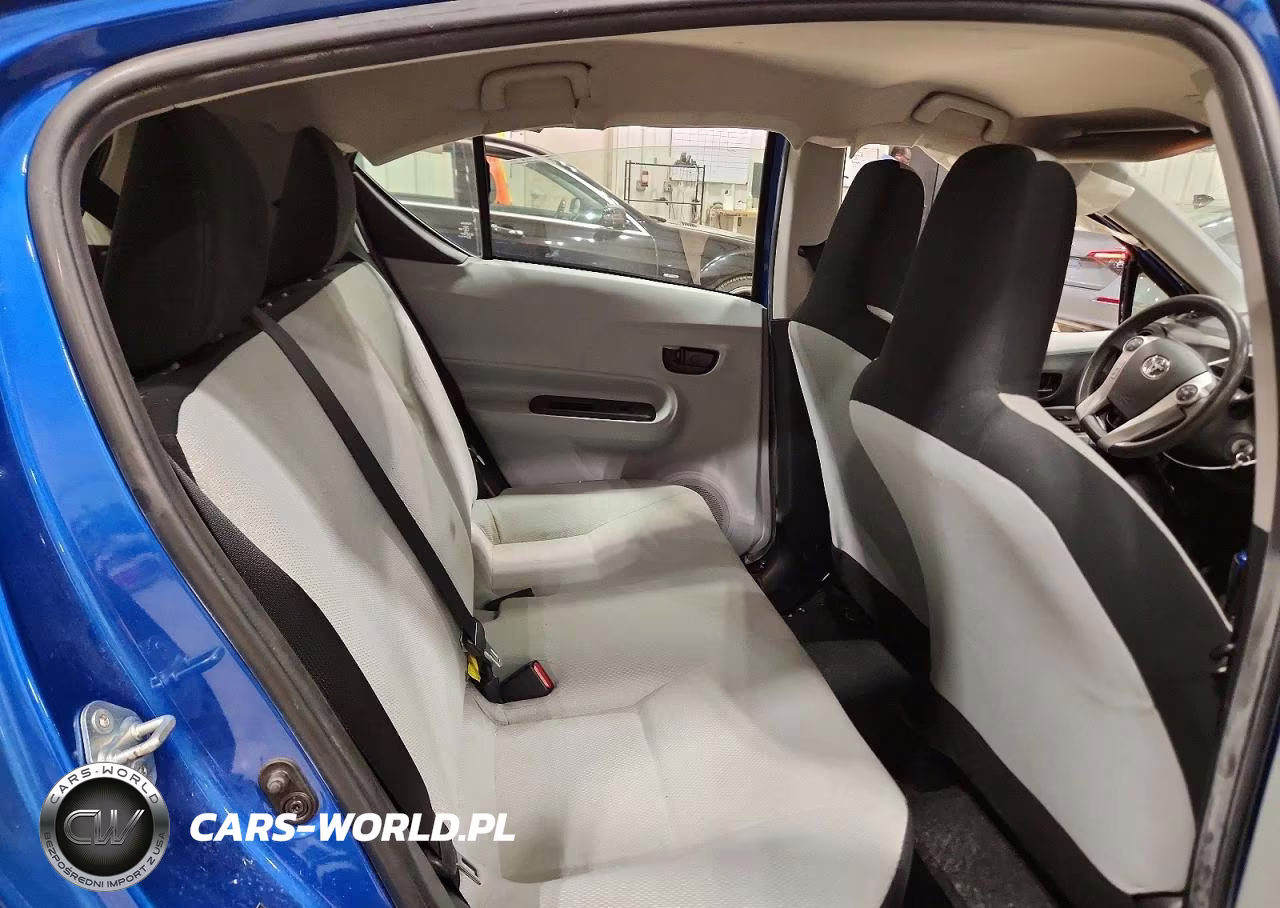 2012 Toyota Prius C One VIN:JTDKDTB31C1515352 - 10