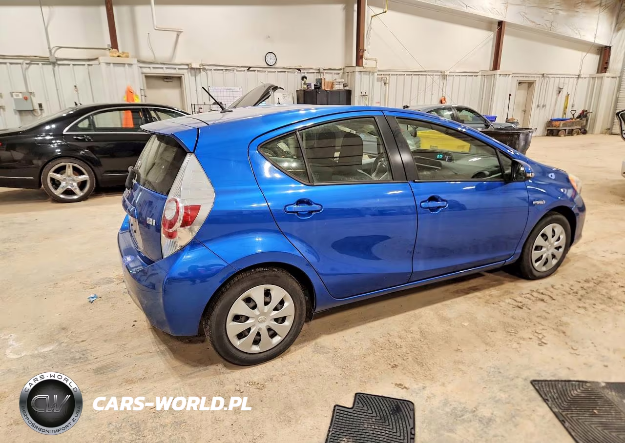 2012 Toyota Prius C One VIN:JTDKDTB31C1515352 - 3