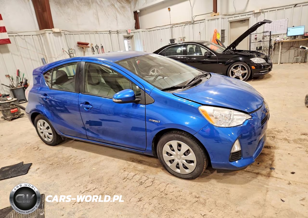 2012 Toyota Prius C One VIN:JTDKDTB31C1515352 - 4
